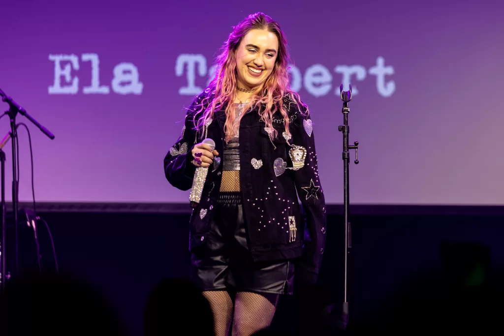 ELA TAUBERT EN FORO TIMS GALERÍA JULIO 2024